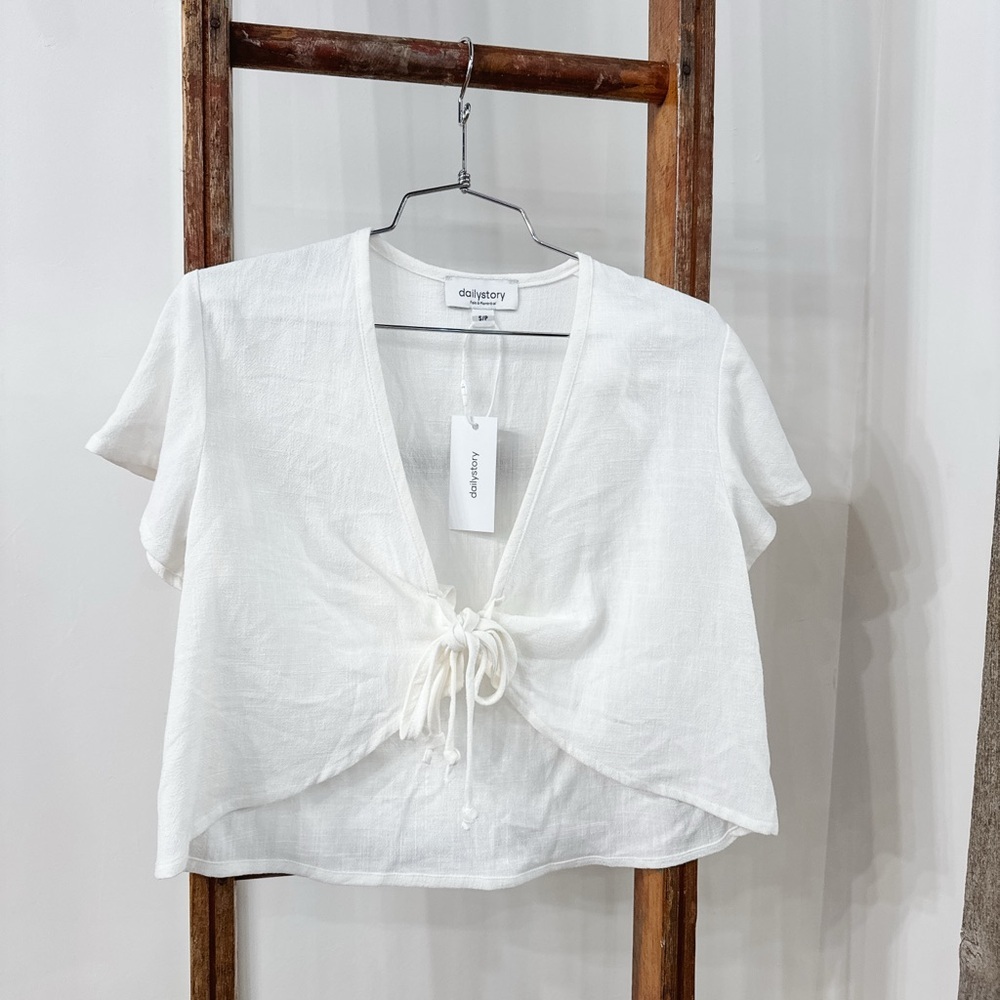 SOLD x NWT 🤍 DAILYSTORY CONSTANCE BLOUSE - Size Small
